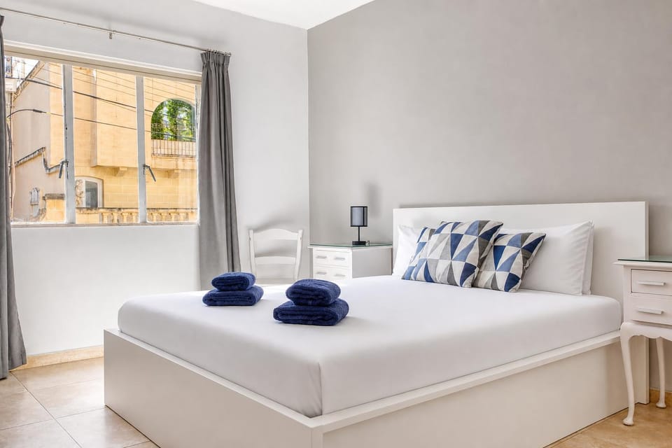 New to the market - 3BR Unit in St'Julians 5 minutes walk to the promenade Apartment in Saint Julians