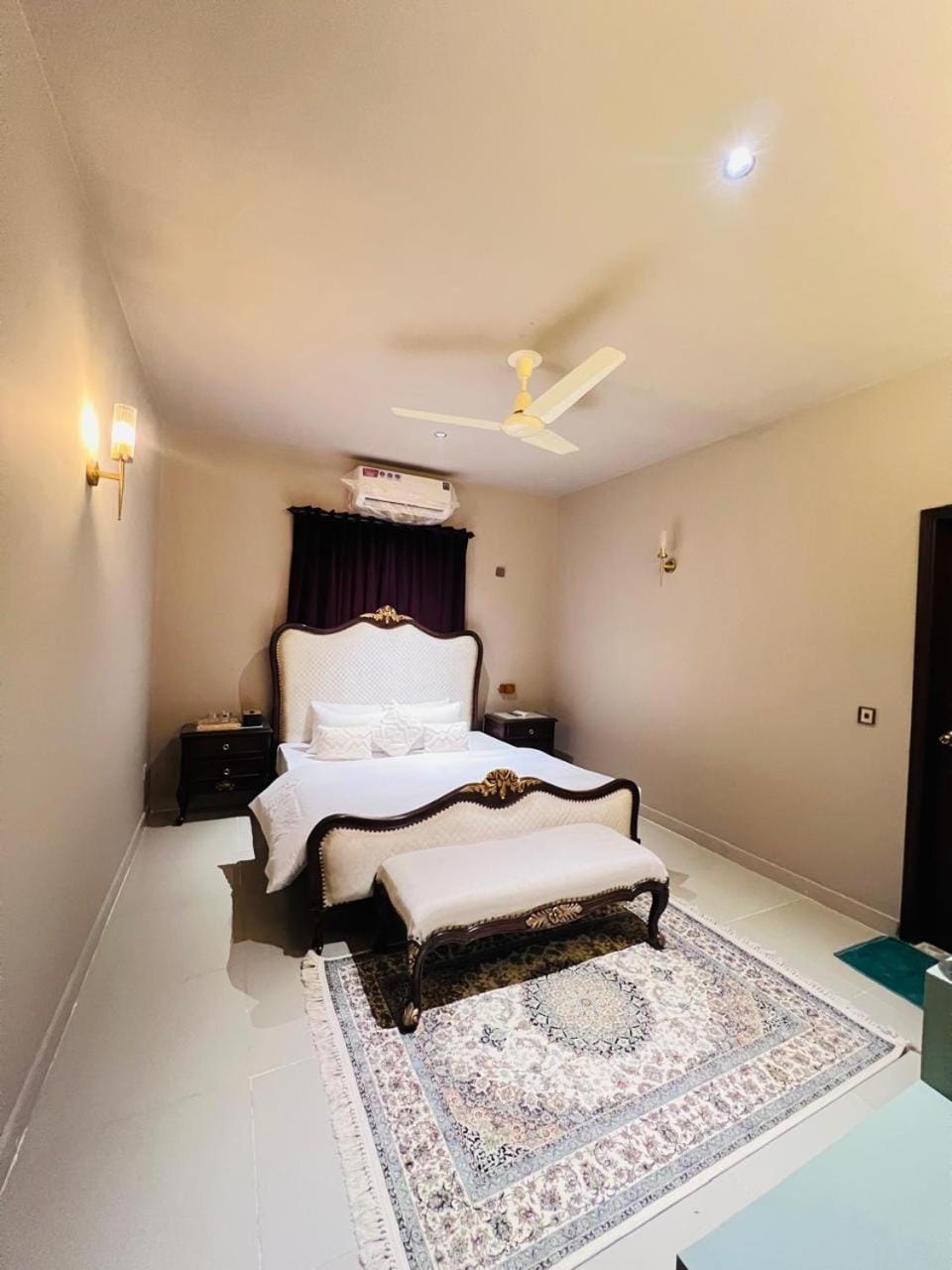 Sunset View Guest House Bed and Breakfast in Karachi