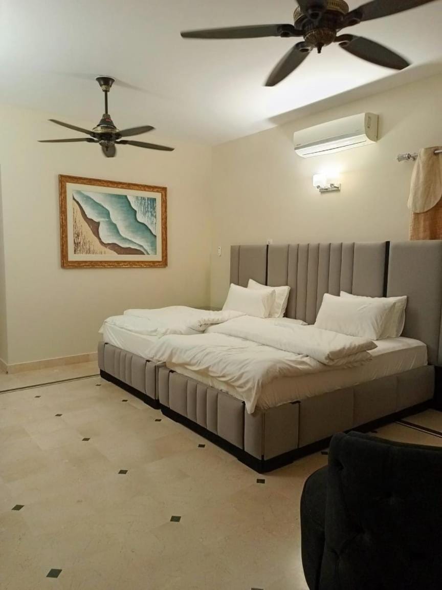 Sunset View Guest House Bed and Breakfast in Karachi
