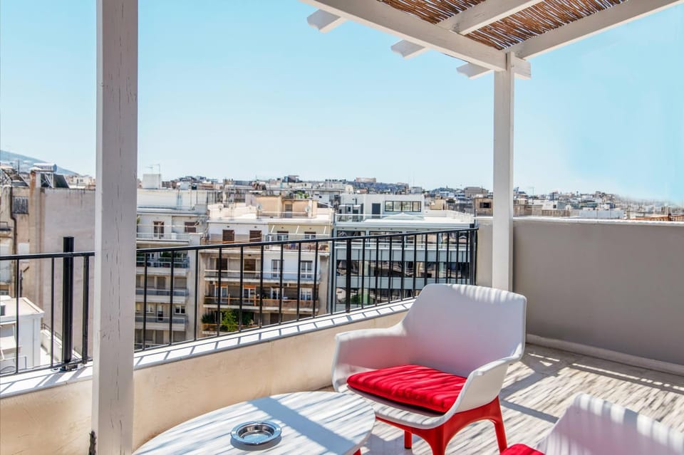 Stylish Loft with Acropolis View & Sunny Terrace Apartment in Athens
