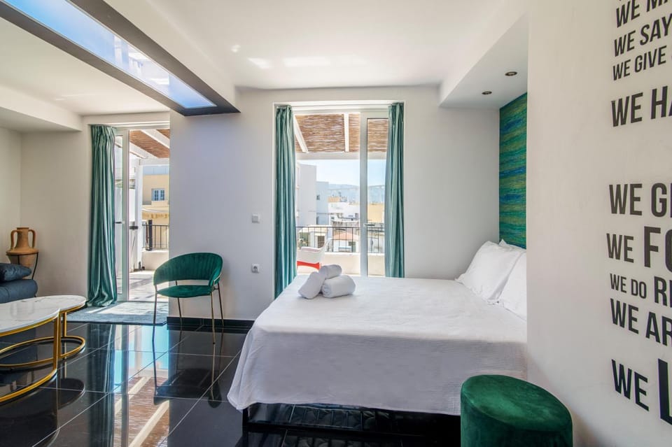 Stylish Loft with Acropolis View & Sunny Terrace Apartment in Athens