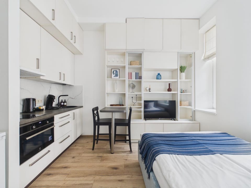 Bed, TV and multimedia, Coffee/tea facilities, Kitchen or kitchenette, Photo of the whole room, Dining area, Bedroom, oven, pet friendly, stove