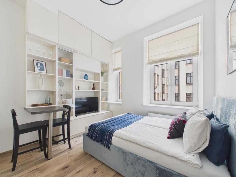 Bed, Library, Photo of the whole room, Dining area, Bedroom