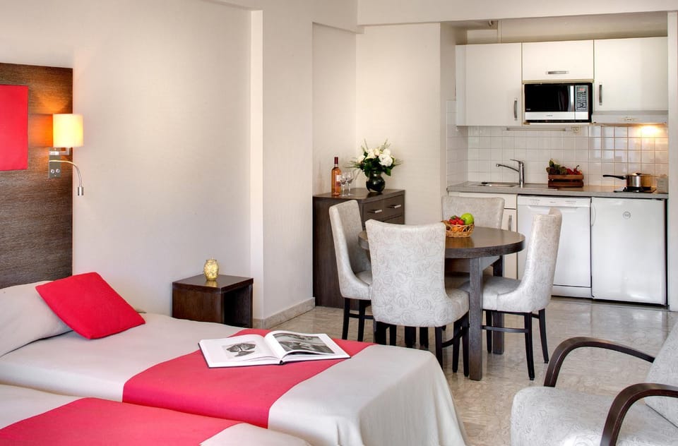 Kitchen or kitchenette, Living room, Dining area