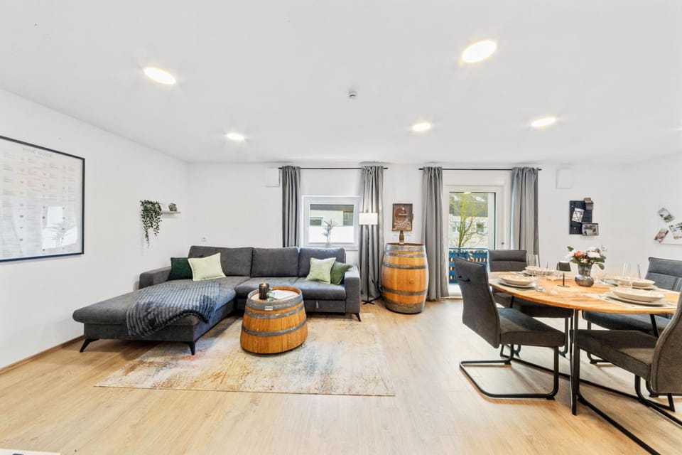 Balcony/Terrace, Balcony/Terrace, Living room, Seating area, Dining area