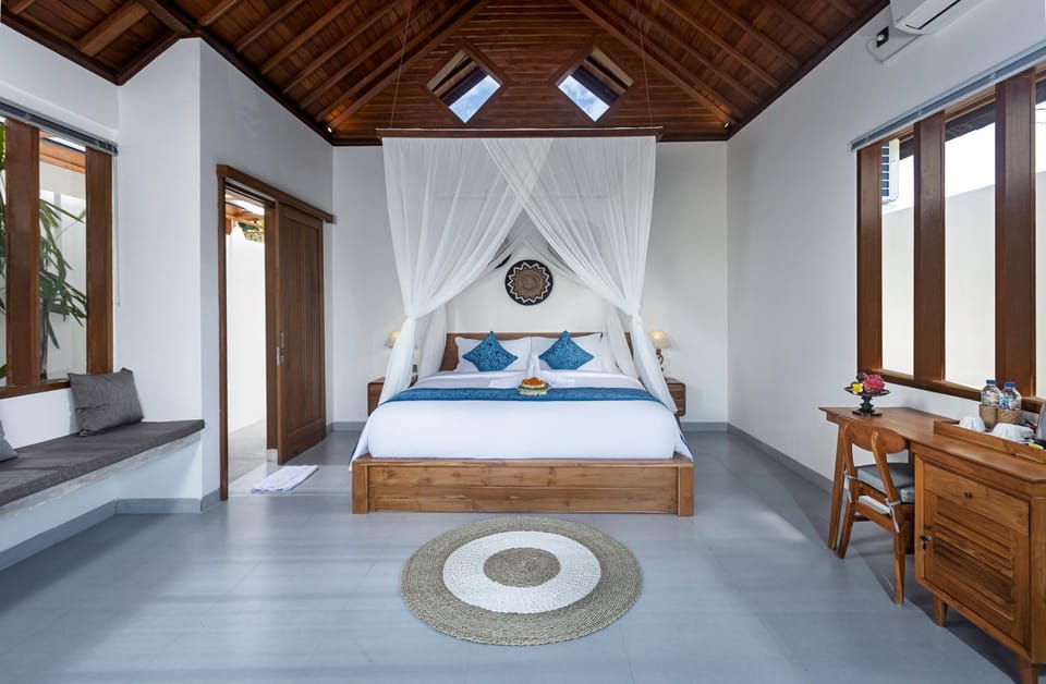Photo of the whole room, Bedroom