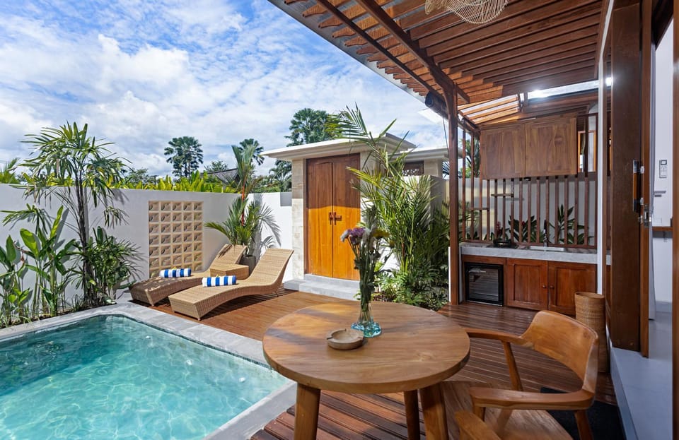 Property building, Balcony/Terrace, Swimming pool