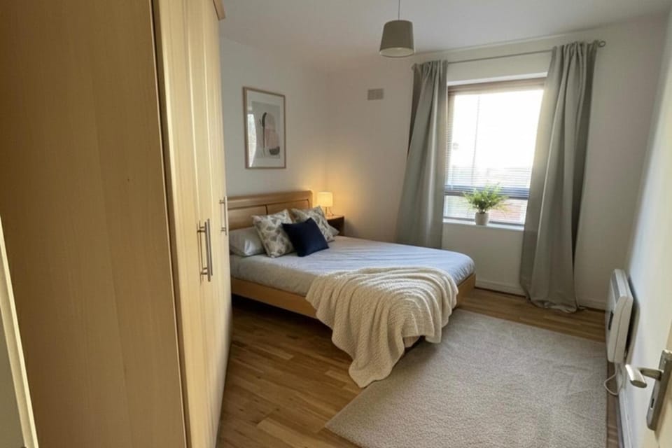 Bed, Photo of the whole room, towels