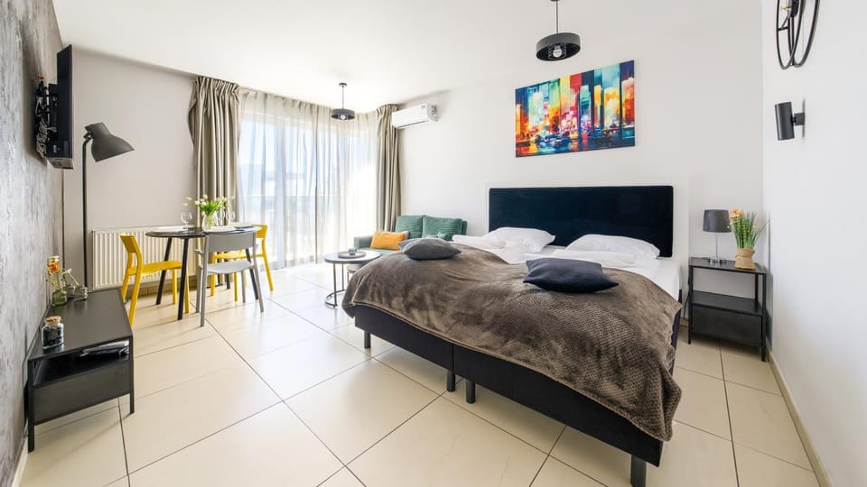 Bed, Living room