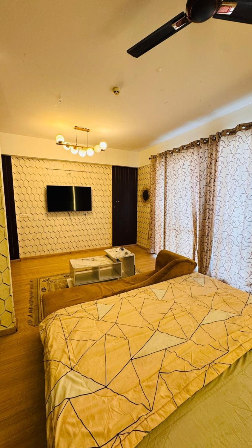 Hyatt Dlf stays Hotel in Lucknow
