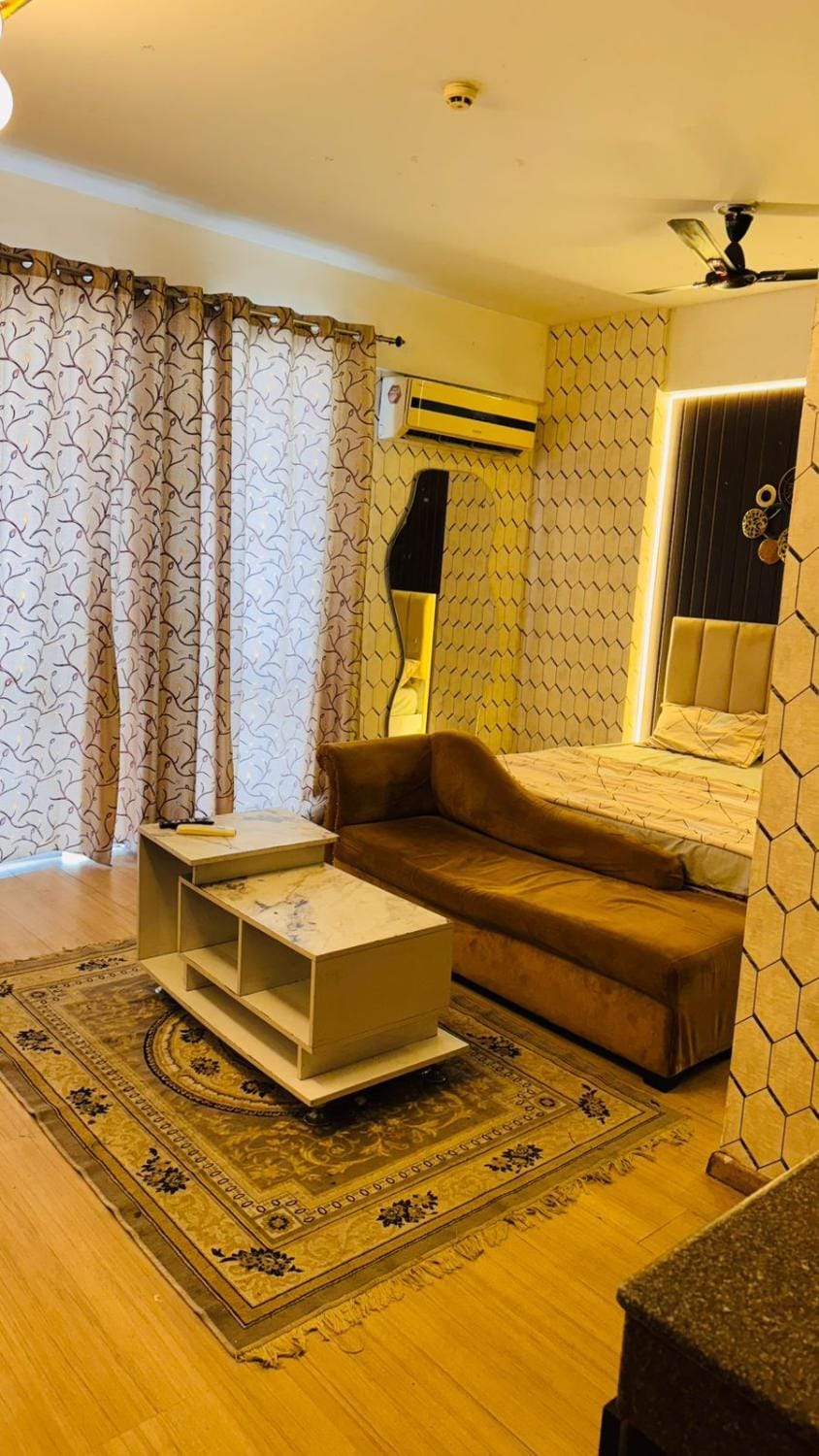 Hyatt Dlf stays Hotel in Lucknow