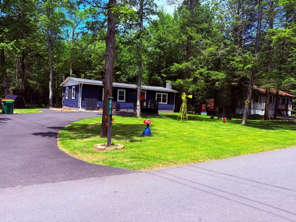 Bear Trails Retreat-Pocono Getaway Near Kalahari House in Coolbaugh Township