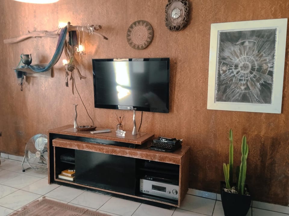 Communal lounge/ TV room, TV and multimedia