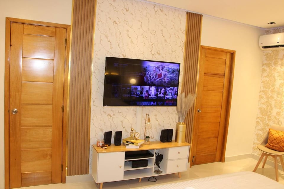 Communal lounge/ TV room, TV and multimedia