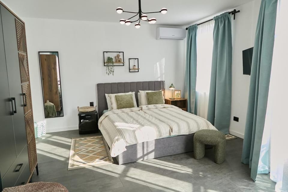 Bed, Photo of the whole room, Bedroom, wardrobe, air conditioner