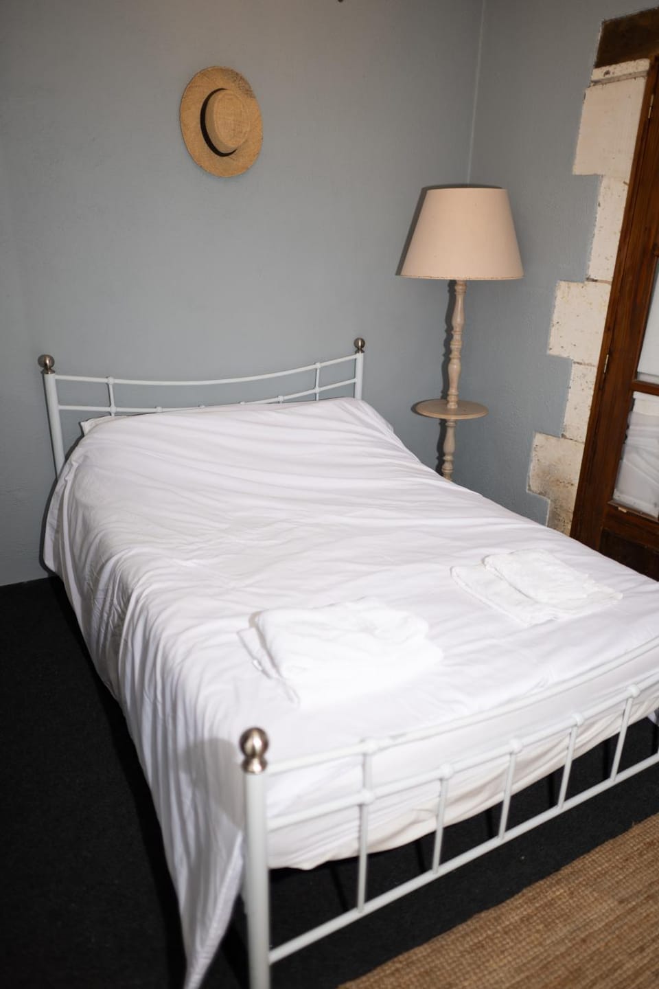 Bed, Decorative detail, Bedroom, towels