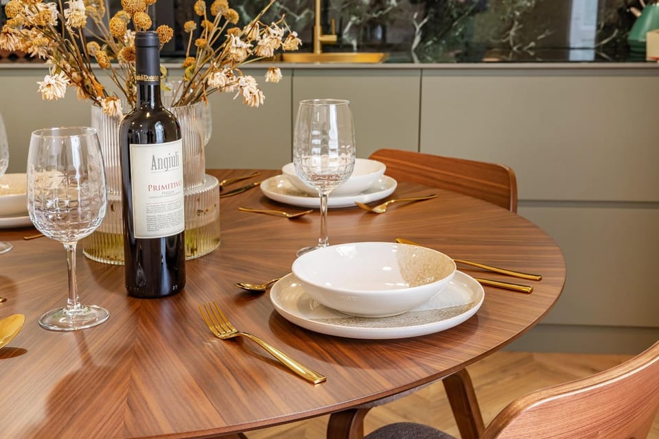 Dining area, kitchen
