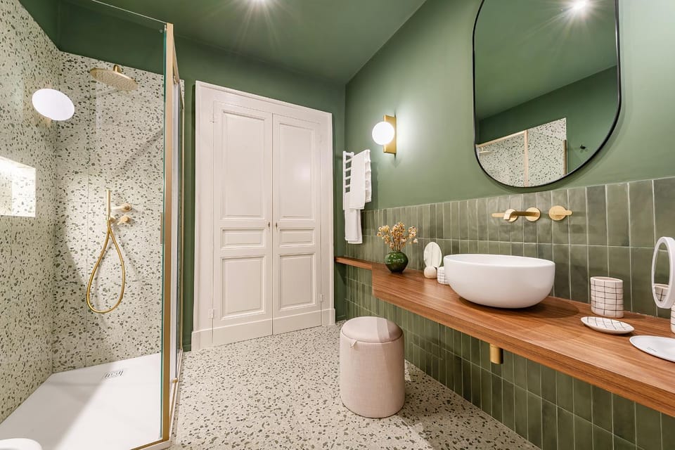 Shower, Toilet, Bathroom, towels