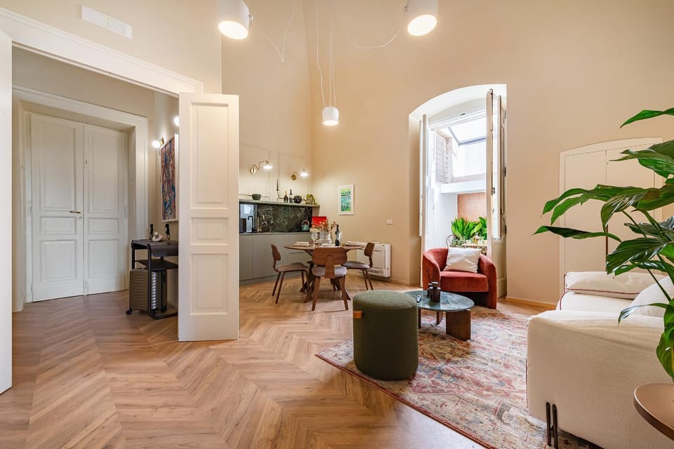 Kitchen or kitchenette, Living room, Seating area, Dining area, kitchen