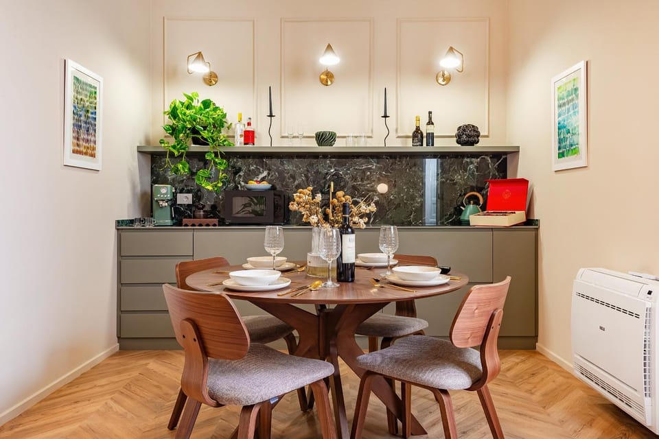Kitchen or kitchenette, Living room, Seating area, Dining area, kitchen