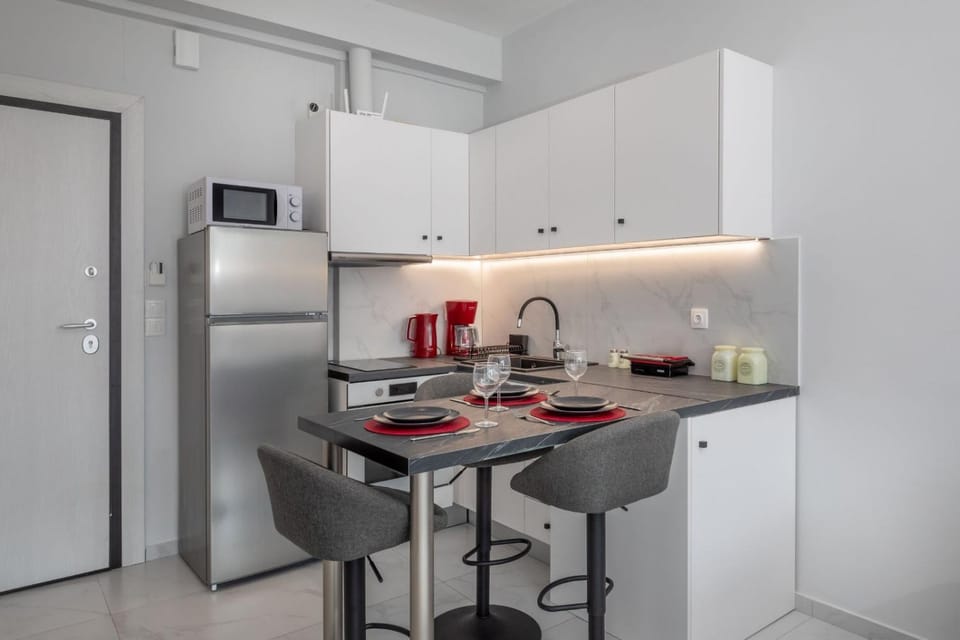 The White Apartment Apartment in Athens