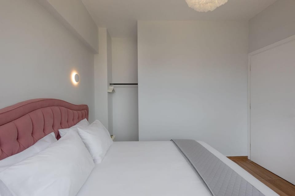 The White Apartment Apartment in Athens