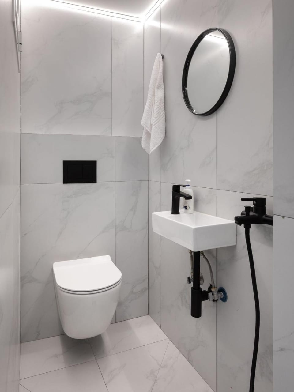The White Apartment Apartment in Athens