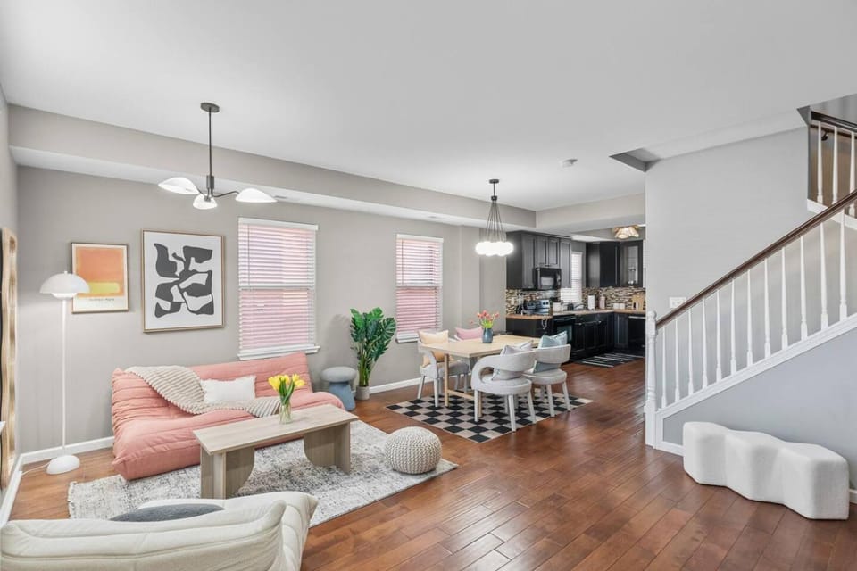 Sunlit Olive Haus | 3BR Duplex Near CWE House in Saint Louis