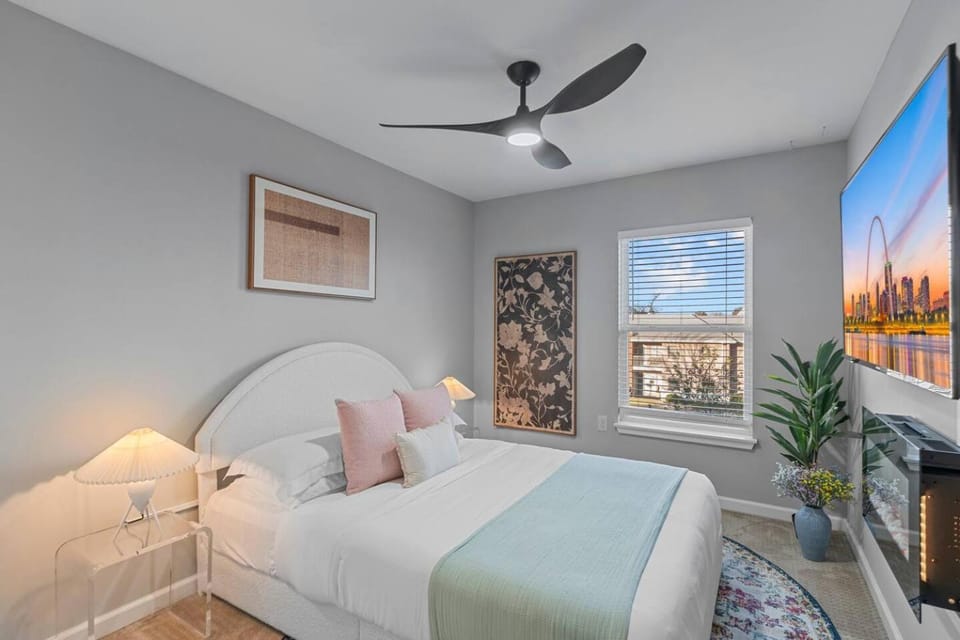 Sunlit Olive Haus | 3BR Duplex Near CWE House in Saint Louis