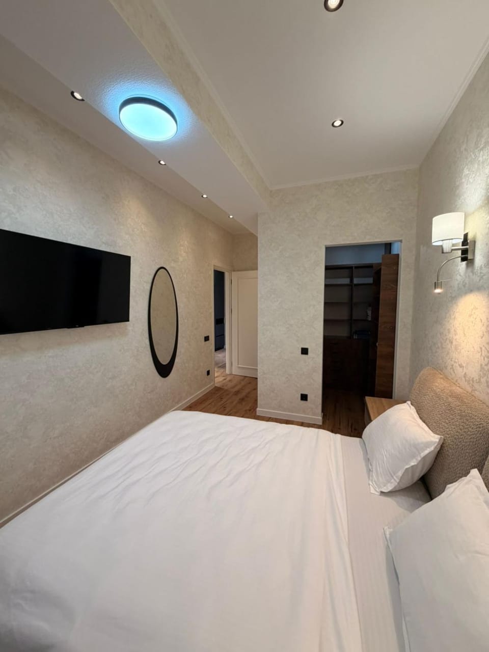 Bed, TV and multimedia, Photo of the whole room, Bedroom, wardrobe