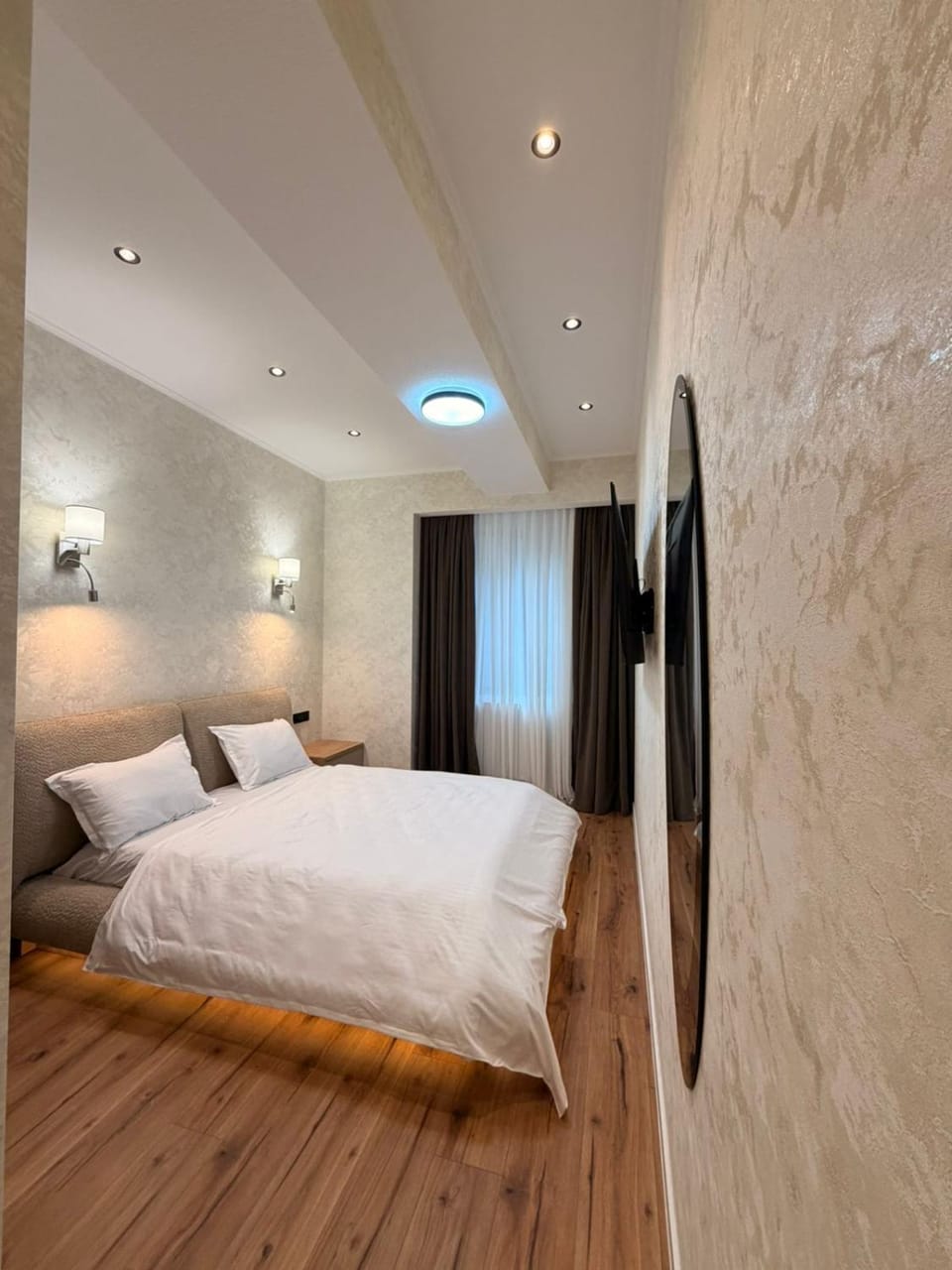 Bed, TV and multimedia, Bedroom