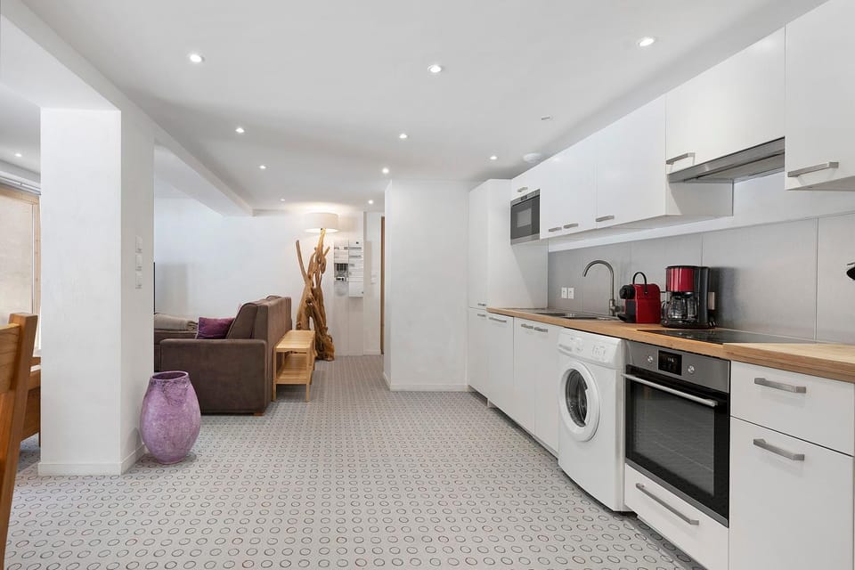 Kitchen or kitchenette, Living room