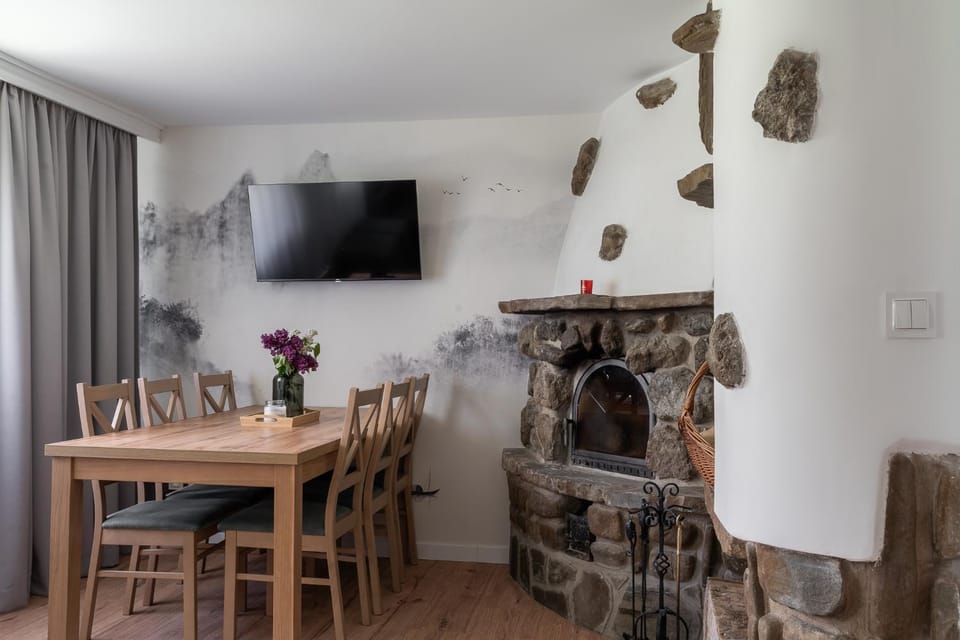 TV and multimedia, Living room, fireplace