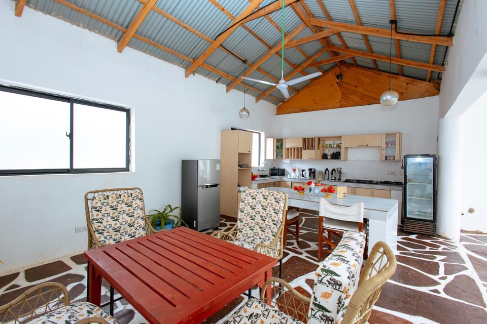 Kitchen or kitchenette, Seating area, Dining area