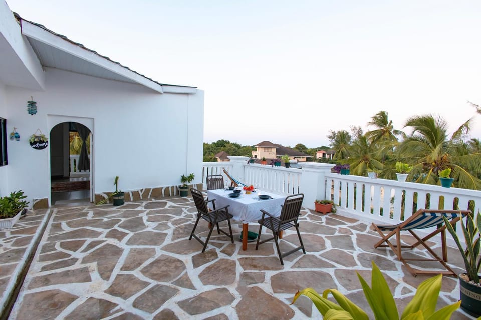 Diani Luxe Penthouse Retreat ,600m to the Beach and Stunning Views Apartment in Kenya