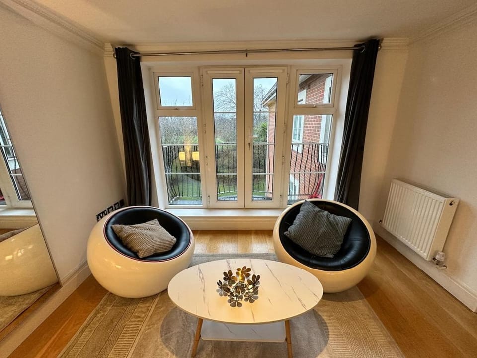 Seating area, Bedroom