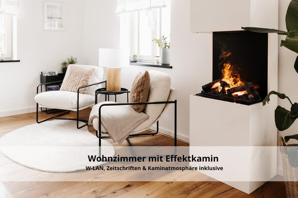 Communal lounge/ TV room, Living room, Seating area, Evening entertainment