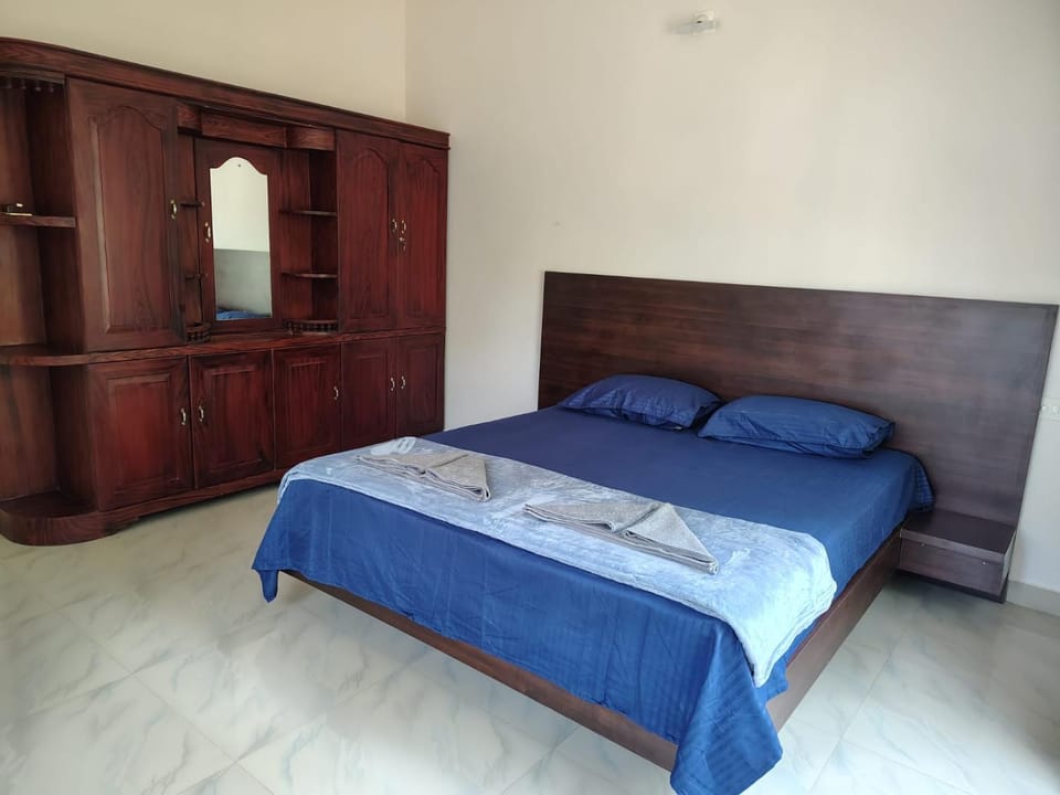 Bed, Photo of the whole room, wardrobe