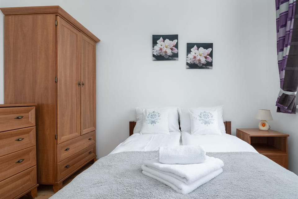 Bed, Bedroom, wardrobe