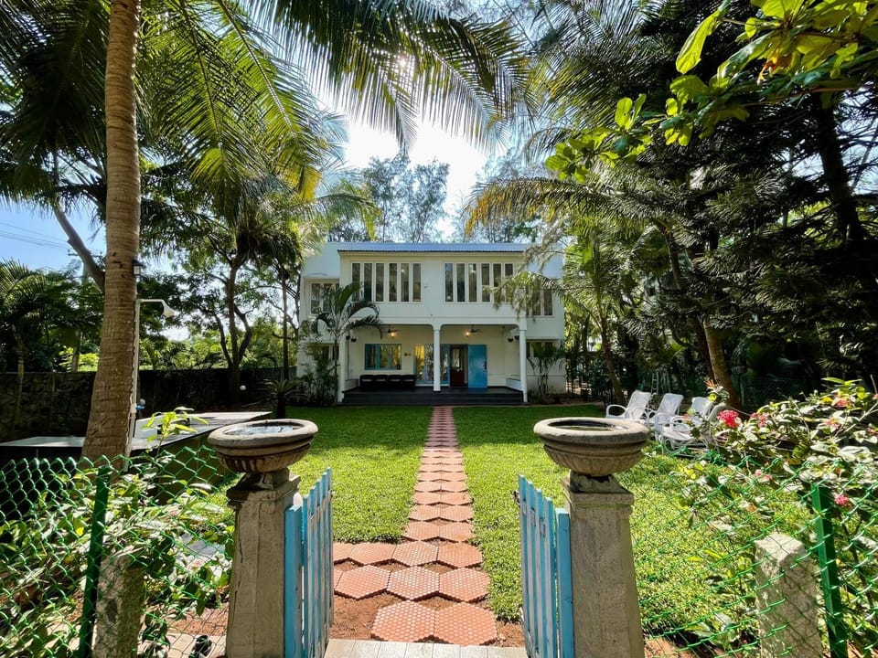 Property building, Patio, Spring, Day, Natural landscape, Garden, Garden view