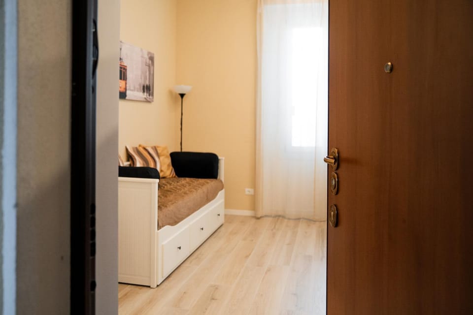 Bed, TV and multimedia, Living room, Seating area