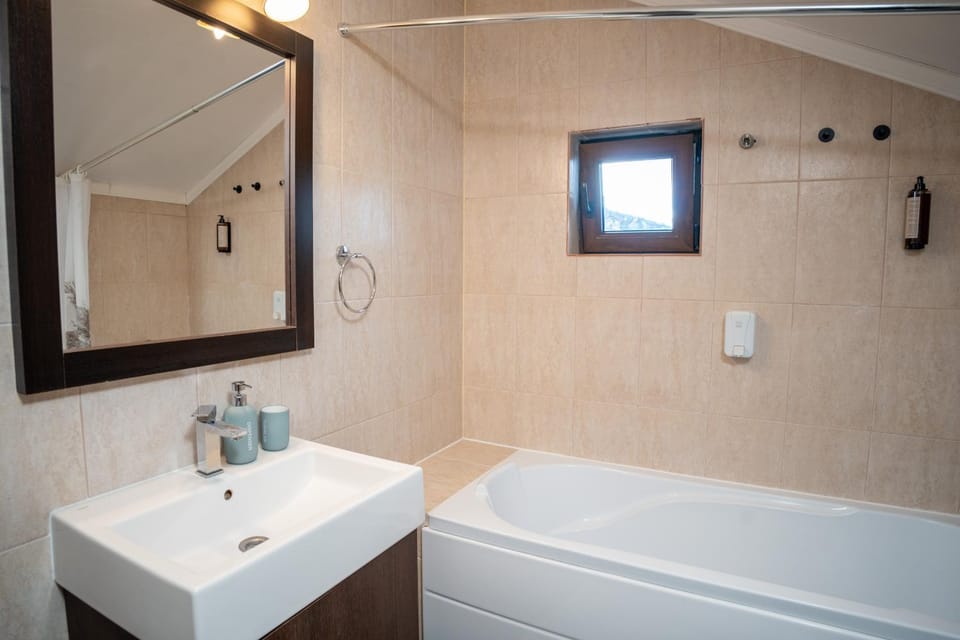 Bathroom, Bath, towels