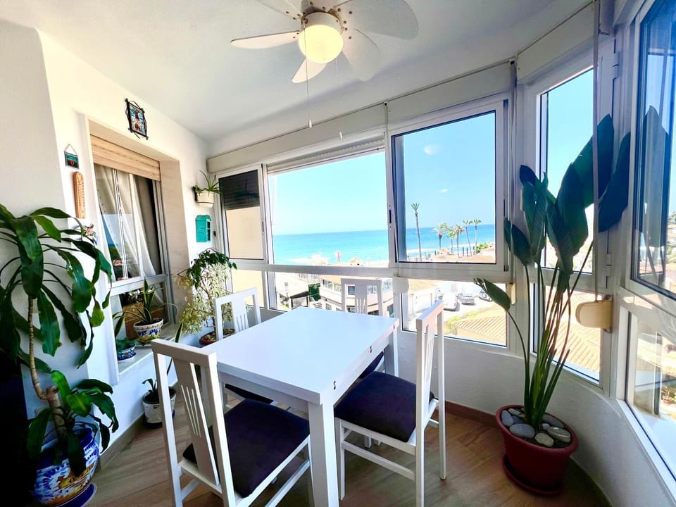 Communal lounge/ TV room, Natural landscape, TV and multimedia, View (from property/room), Living room, Seating area, Dining area, Beach, Sea view