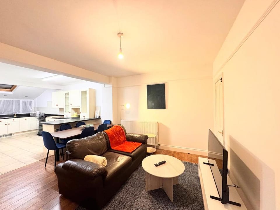 Entire Large 5 Bedroom House Central Southampton House in Southampton