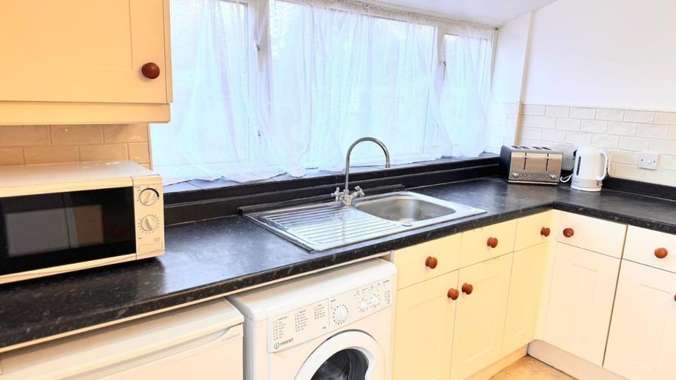 Entire Large 5 Bedroom House Central Southampton House in Southampton