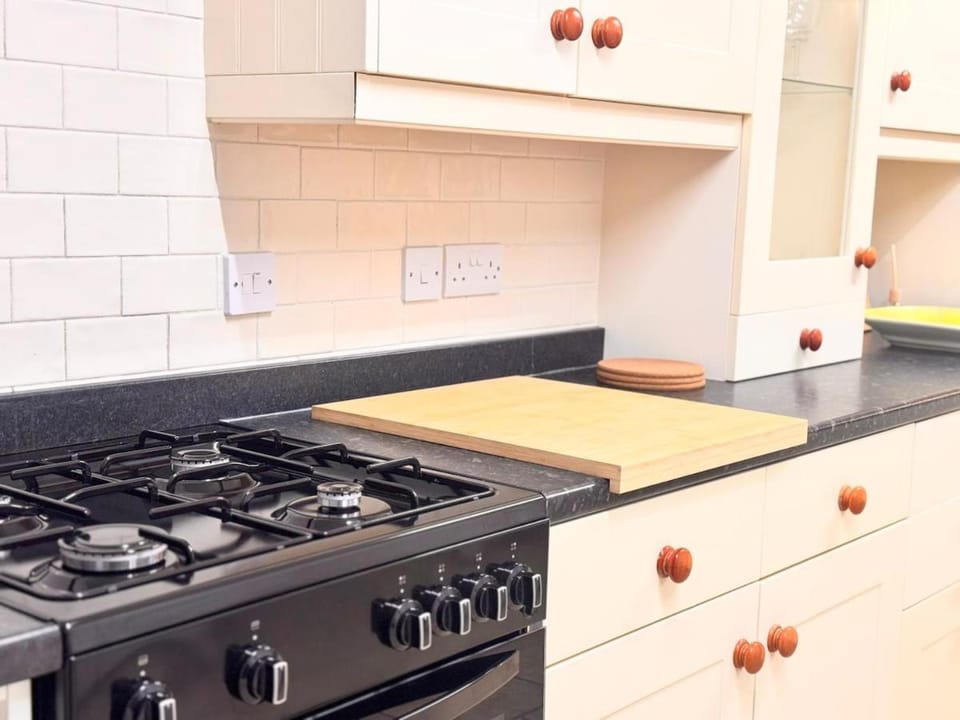 Entire Large 5 Bedroom House Central Southampton House in Southampton