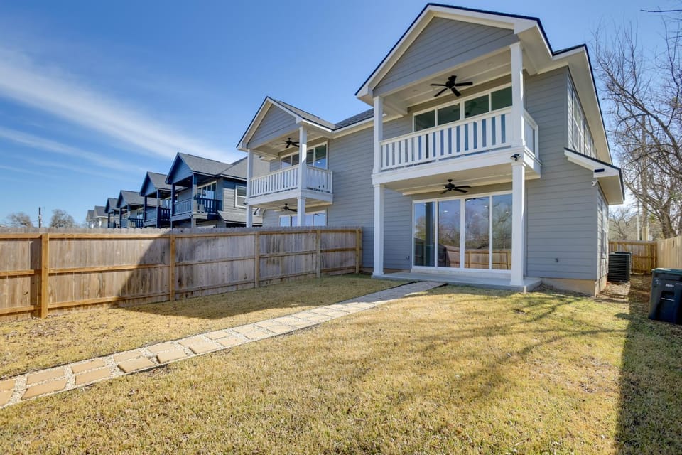 Walk to Restaurants: Modern Escape Near Kyle Field House in College Station