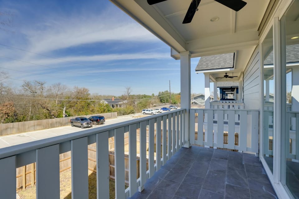 Walk to Restaurants: Modern Escape Near Kyle Field House in College Station