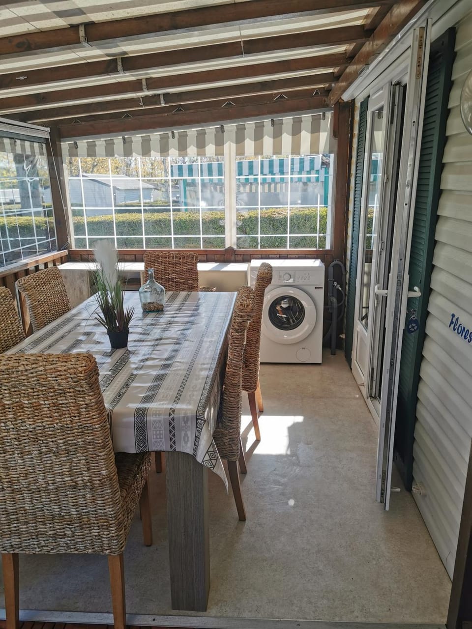 Mobil-home cosy avec terrasse et jardin privatif Campground/ 
RV Resort in La Bernerie-en-Retz