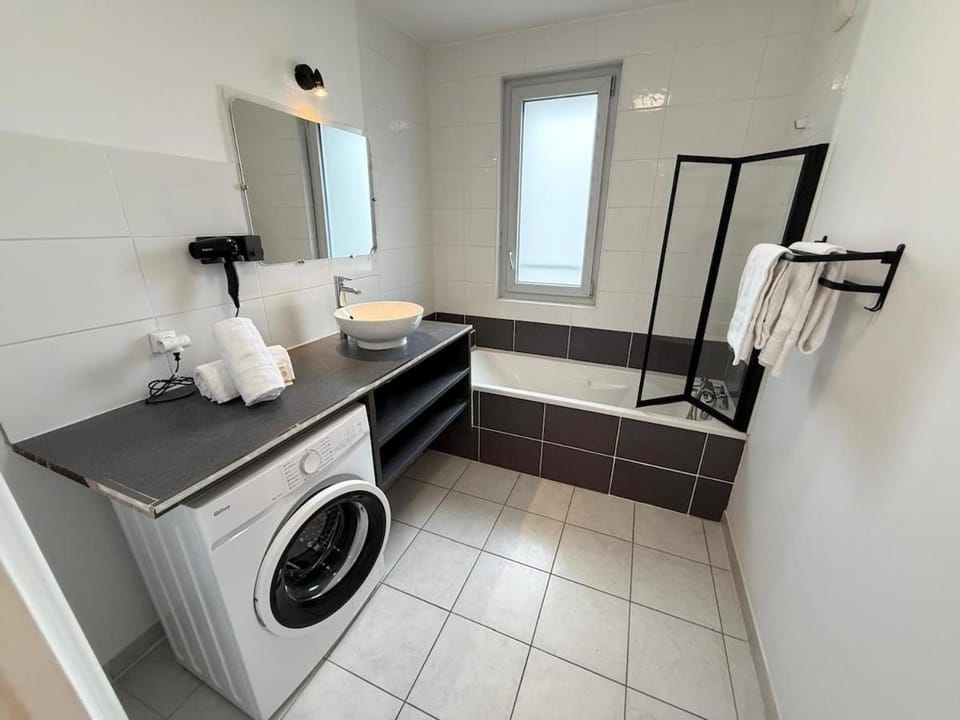 Verdun - 2 Bedrooms - Villeurbanne Apartment in Villeurbanne